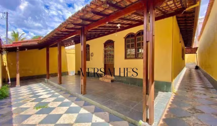 Ampla casa colonial de 3 quartos com suíte e quintal no bairro Castelo