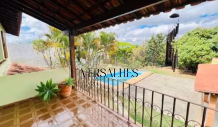 Casa com área externa perfeita para lazer e convivência / Santa Amelia