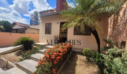 Casa Colonial de 2 Pavimentos com Área Gourmet e Casa Auxiliar – Excelente Localização