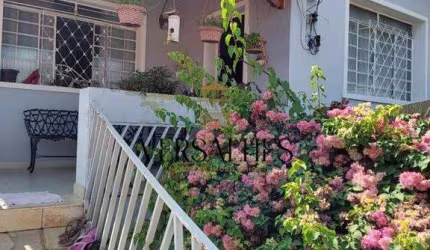 Casa à venda em lote de 360m² com duas residências independentes no bairro Alípio de Melo