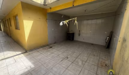 Casa com 2 quartos para alugar na Vila Virgínia, Itaquaquecetuba  por R$ 2.000