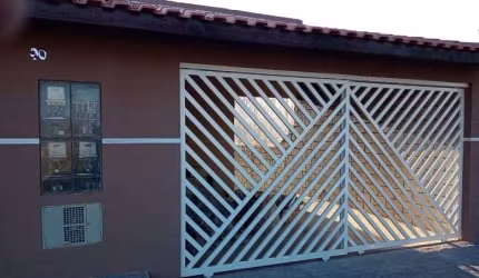 Casa à venda no Residencial Jasmim, Itaquaquecetuba  por R$ 380.000