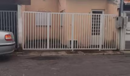 Casa à venda na Vila Ursulina, Itaquaquecetuba  por R$ 250.000