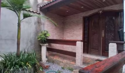 Casa com 3 quartos à venda na Vila Virgínia, Itaquaquecetuba  por R$ 750.000
