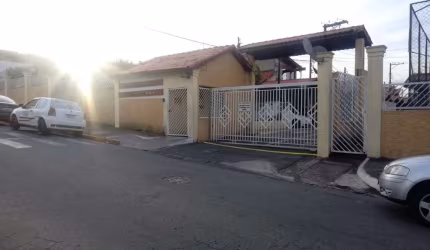 Casa comercial à venda no Jardim América, Poá  por R$ 350.000
