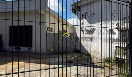 Casa com 2 quartos para alugar na Vila Monte Belo, Itaquaquecetuba  por R$ 1.560