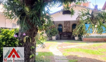 Casa à Venda em São Francisco, Niterói - RJ | 3 Quartos (2 Suítes), Quintal Grande, Área Gourmet e Excelente Localização