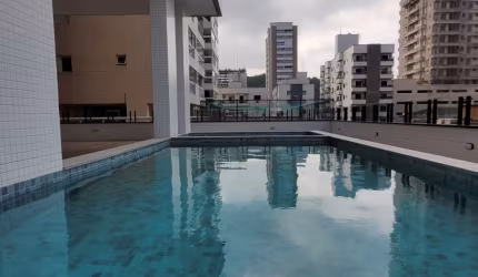 2 dormitórios, 1 suite, com piscina, no Forte