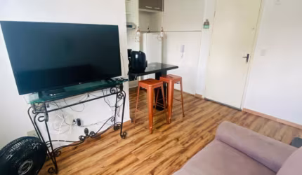 1 dormitório, mobiliado, na Aviação, com piscina.