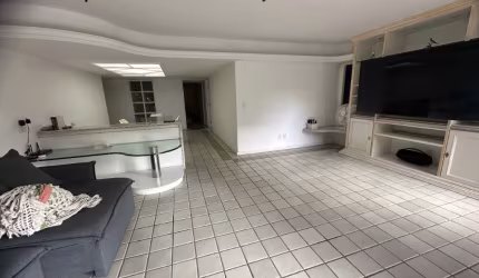 3/4 + gabinete + dependencia, 155m2. a uma QD da praia