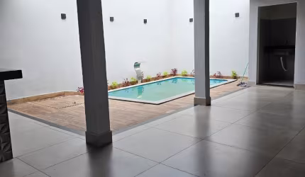 Jardim Brasília - Casa com piscina á venda.
