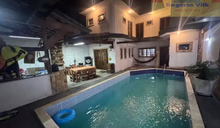 Casa com Piscina e Espaço Amplo ? Troca por Imóvel ou Veículo!