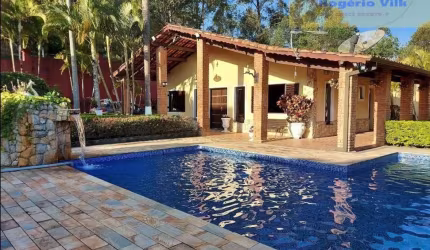 Luxuosa Casa de Campo em Condomínio Exclusivo: Segurança e Conforto a 25 Minutos de São Paulo!
