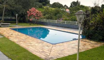 Chácara com Poço e Piscina em Atibaia - Aceita Permuta!