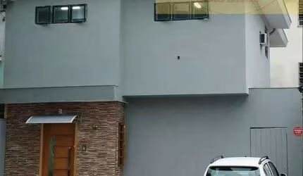 Sobrado Versátil em Embaré - Ideal para Comércio e Resid&#234;ncia