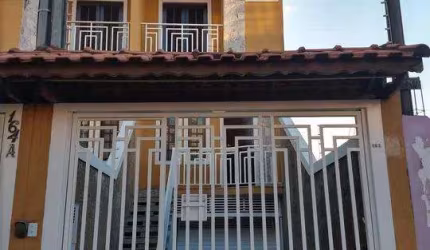 Casa Padrão com 3 Dormitórios em Itaquera - 4 pavimentos