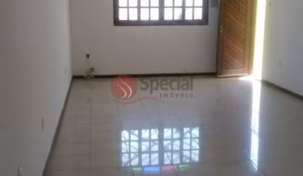 Sobrado para alugar na Cangaíba com  3 suítes, piscina privativa, 4 vagas e  armários planejados.