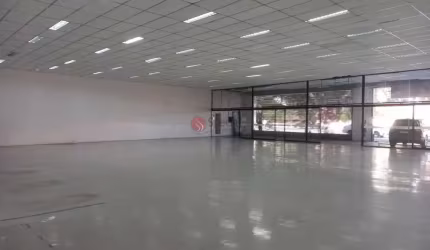 Galpão comercial na Avenida Interlagos com 1314 metros.