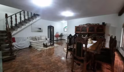Sobrado no Jardim Anália Franco de 3 quartos.