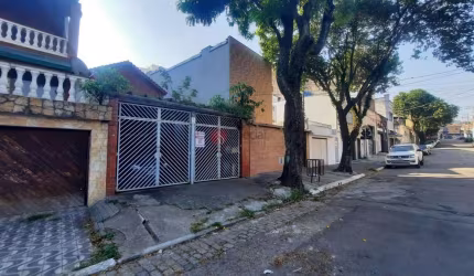 Terreno a venda na Vila Prudente com casa antiga.