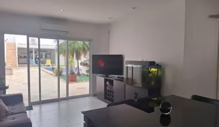 Sobrado na Mooca em rua tranquila e sem saída.