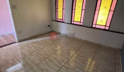 Casa térrea na Vila Formosa, com dois imóveis no mesmo terreno.
