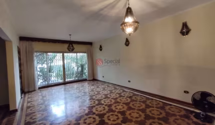 Casa térrea no Jardim Anália Franco, 4 dormitórios, 2 suítes.