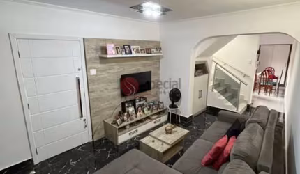 Sobrado na Vila Formosa com 3 quartos e  2 vagas. Lindo!