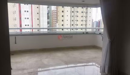 Apartamento no Anália Franco, 3 suítes, 4 vagas e depósito .