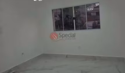 Sobrado a venda com 3 quartos próximo a Praça Silvio Romero