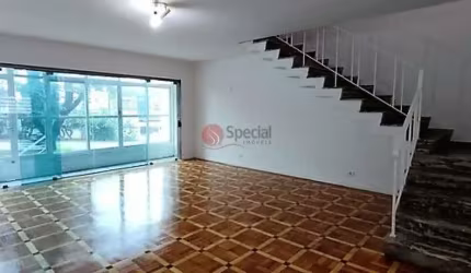 Casa na Mooca 3 dormitórios, 1 suítes e 5 vagas.