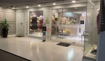 Casa térrea no Tatuapé  totalmente comercial, com loja no local