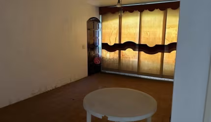 Casa terreá  na Vila Carrão com 2 quartos e um galpão no fundo.