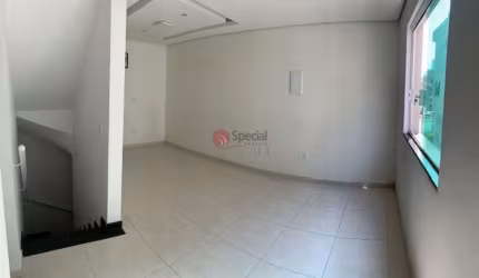 Sobrado de condomínio na Vila Matilde, 2 suítes, 2 vagas, ótima localização