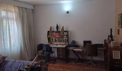 Casa térrea na Vila Carrão à 600 metros da futura estação de Metrô.