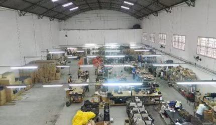 Galpão comercial na Penha, 1000,00 metros de terreno e 1.200,00 de área construida,10 vagas .
