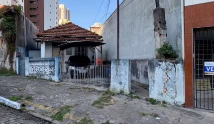 Terreno com duas moradias  antigas para venda no Anália Franco.