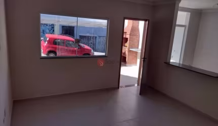 Sobrado na Vila Alpina com fino acabamento com 2 suítes, 2 vagas.