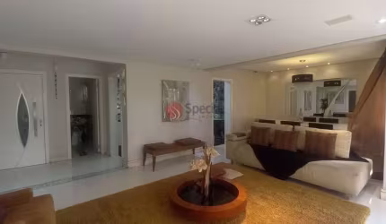 OPORTUNIDADE ! Apartamento de alto padrão! 200 m², 3 suítes, 3 vagas e depósito.