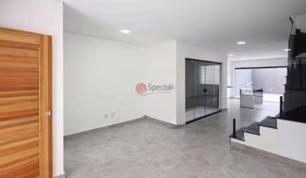 Sobrado para compra na Vila Formosaq, 130 metros.