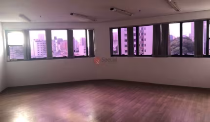 Andar corporativo  com 4 salas e 2 a 3 banheiros na Vila Mariana.