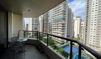 Apartamento de 220 m², 4 suítes, 2 suítes  com vista eterna para o quarteirão tombado (Face Norte),