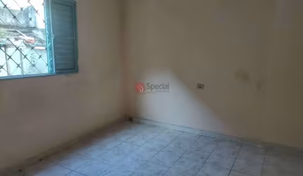 Casa no Parque Colonial em  São Mateus.  Bom para renda  ou para construtores.