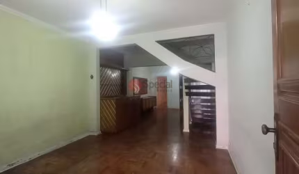 Sobrado à venda no Tatuapé com 100 m², 2 amplos quartos, 2 banheiros, quintal , 1 vaga  de garagem.