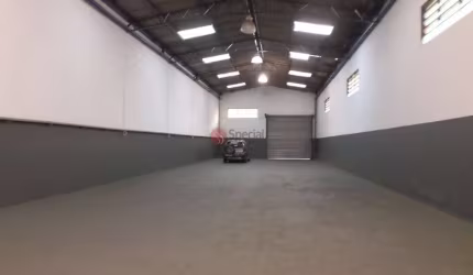 Galpão comercial na Vila Guilhermina, com 425 m² e 2 saídas