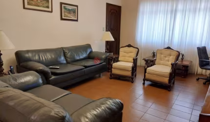 Casa térrea à venda no Belém, com 360 metros de terreno, sendo 12m de frente.