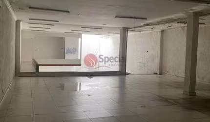 Prédio comercial próximo ao Metrô Belém.
