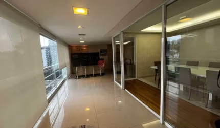Apartamento com varanda gourmet no Tatuapé.