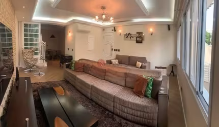 Sobrado alto padrão mobiliado à venda na Penha com 3 suítes, 8 vagas e piscina. 342m²