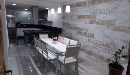 Sobrado na Penha com 3 quartos, 1 suíte e 4 vagas com 270 m²
